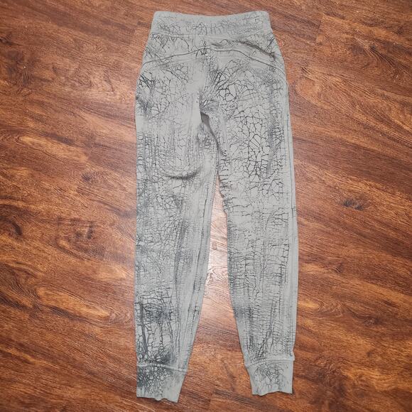 Lululemon Warm Down Jogger *7/8 Length in Thread Dye Rover Black, Size 0 - Picture 7 of 11